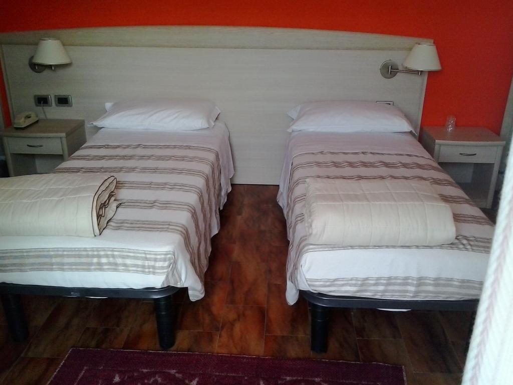 Hotel Pizzeria Mezzolago Pergine Valsugana Bilik gambar